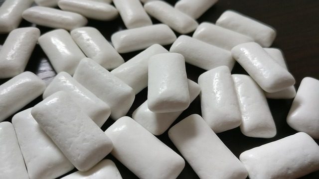 ¿Es bueno masticar chicle para la salud bucodental?