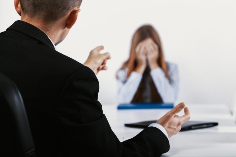¿Qué hacer en caso de acoso laboral?